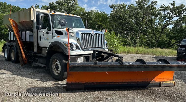 image for item DS4183 2011 International  Workstar  spreader truck