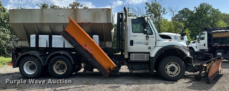 image for item DS4183 2011 International  Workstar  spreader truck