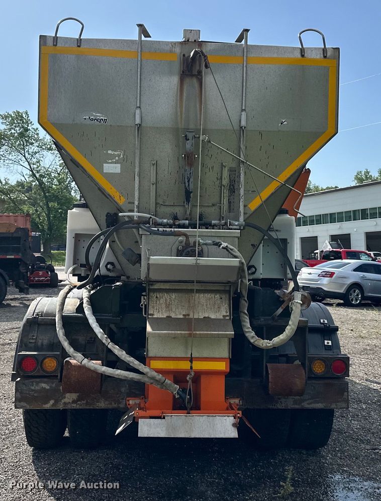 image for item DS4183 2011 International  Workstar  spreader truck