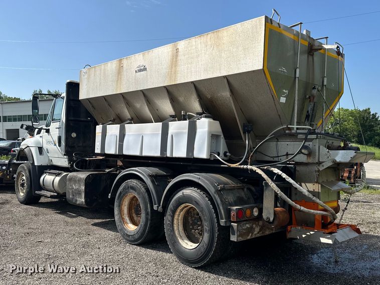 image for item DS4183 2011 International  Workstar  spreader truck