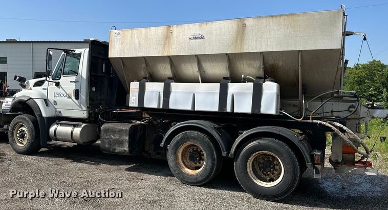 image for item DS4183 2011 International  Workstar  spreader truck