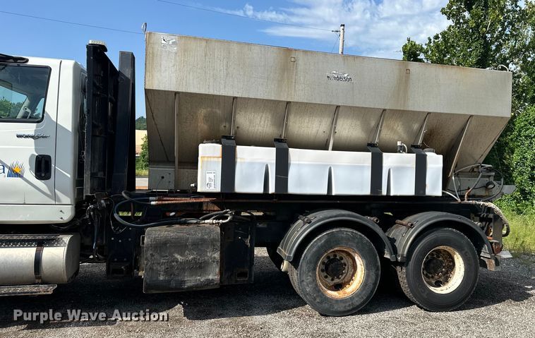 image for item DS4183 2011 International  Workstar  spreader truck