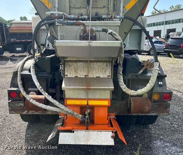 image for item DS4183 2011 International  Workstar  spreader truck