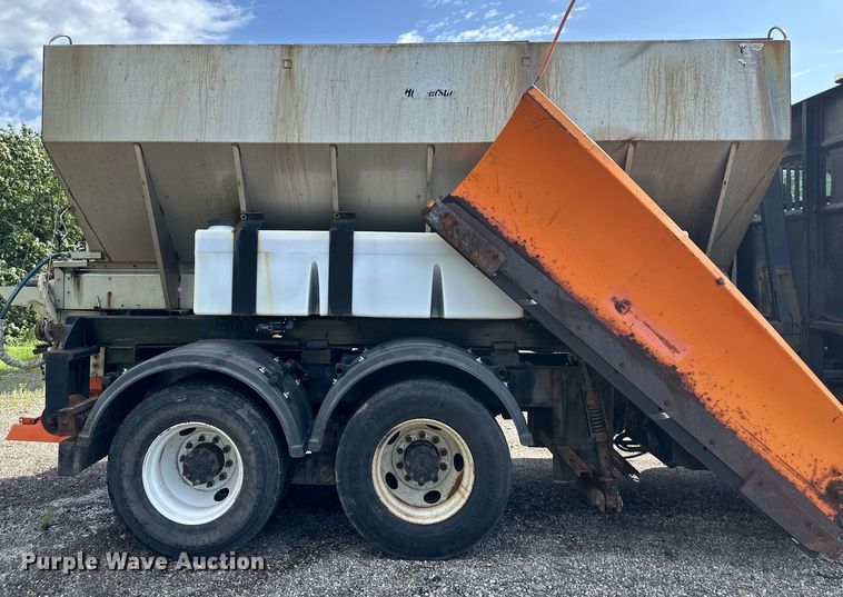 image for item DS4183 2011 International  Workstar  spreader truck