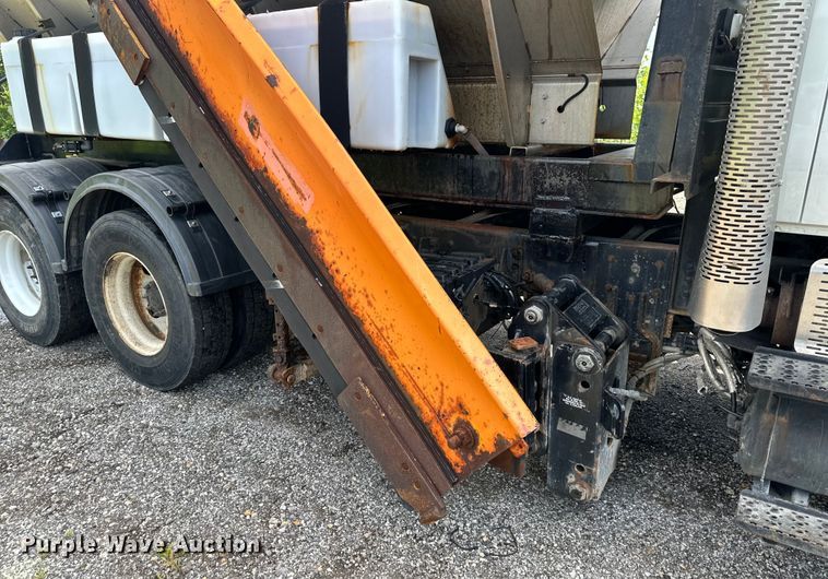 image for item DS4183 2011 International  Workstar  spreader truck