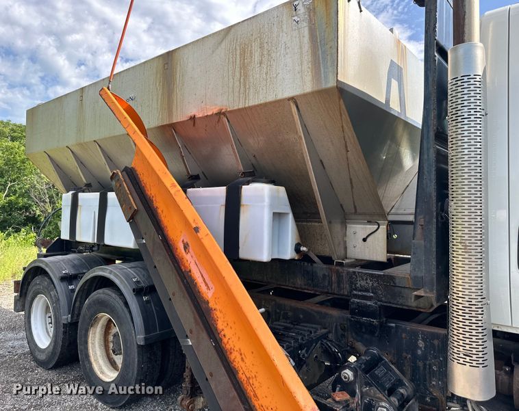 image for item DS4183 2011 International  Workstar  spreader truck