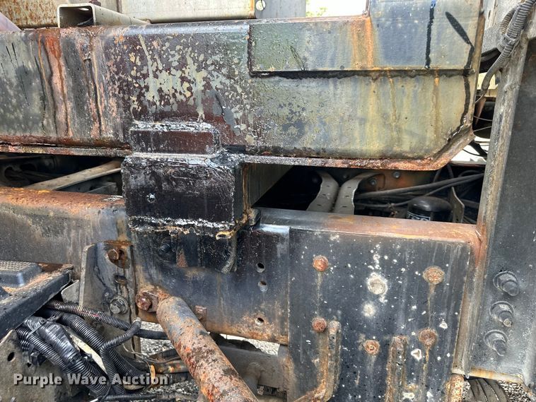 image for item DS4183 2011 International  Workstar  spreader truck