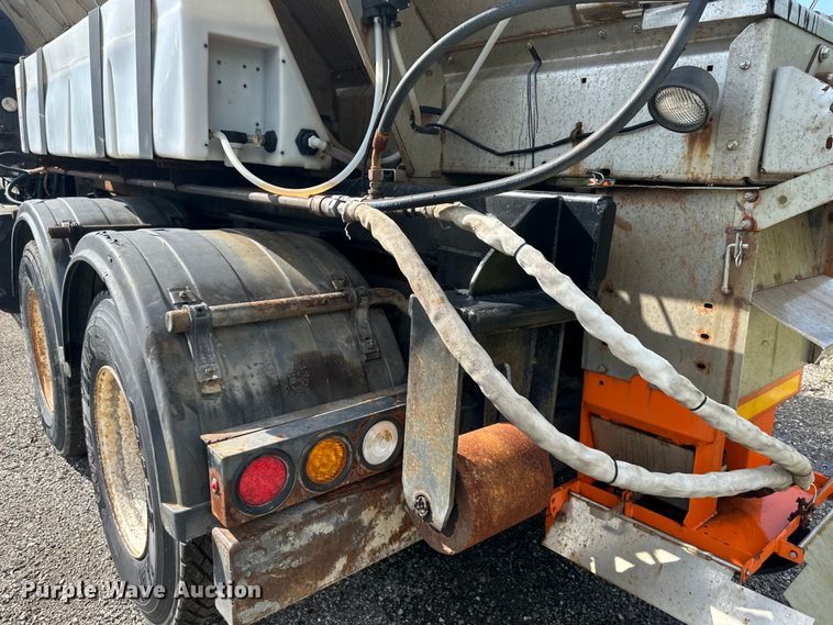 image for item DS4183 2011 International  Workstar  spreader truck