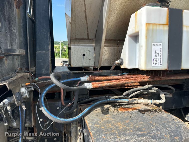 image for item DS4183 2011 International  Workstar  spreader truck