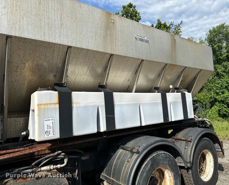 image for item DS4183 2011 International  Workstar  spreader truck