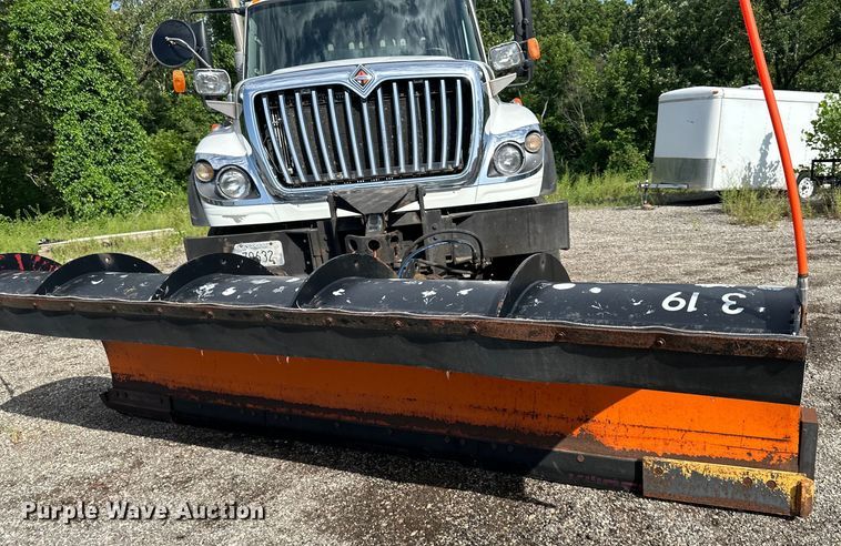 image for item DS4183 2011 International  Workstar  spreader truck