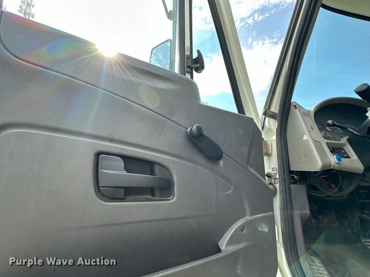 image for item DS4183 2011 International  Workstar  spreader truck