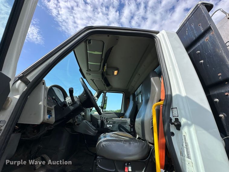 image for item DS4183 2011 International  Workstar  spreader truck