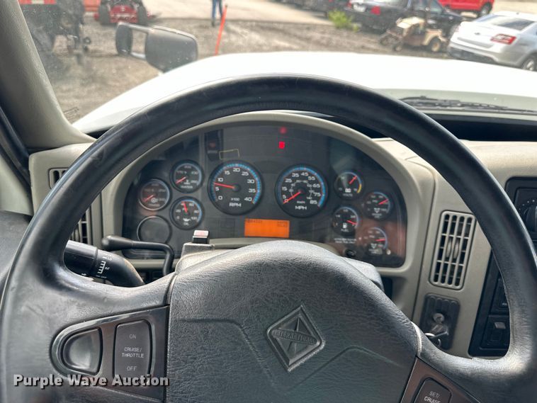 image for item DS4183 2011 International  Workstar  spreader truck