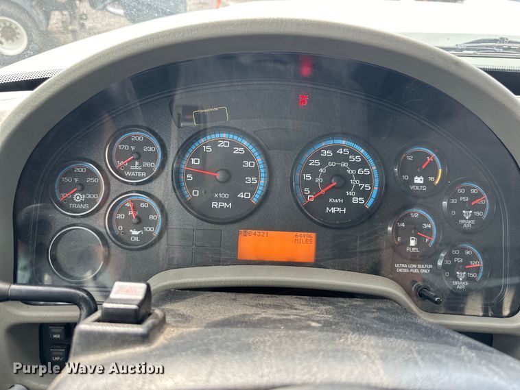 image for item DS4183 2011 International  Workstar  spreader truck