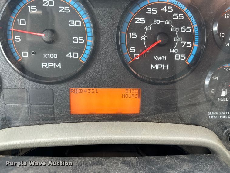 image for item DS4183 2011 International  Workstar  spreader truck