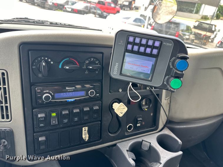 image for item DS4183 2011 International  Workstar  spreader truck