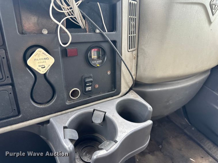 image for item DS4183 2011 International  Workstar  spreader truck