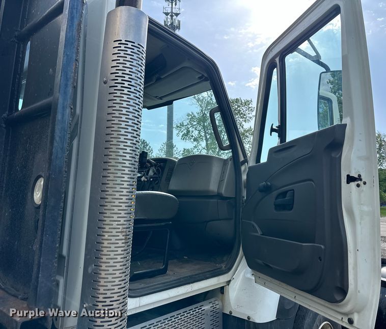 image for item DS4183 2011 International  Workstar  spreader truck