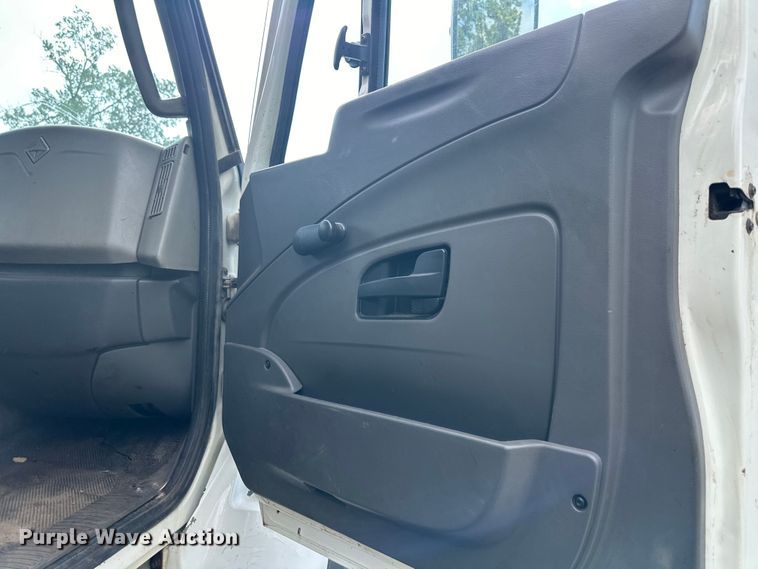 image for item DS4183 2011 International  Workstar  spreader truck