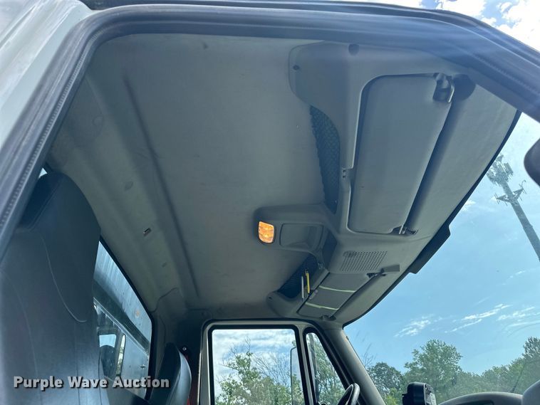 image for item DS4183 2011 International  Workstar  spreader truck