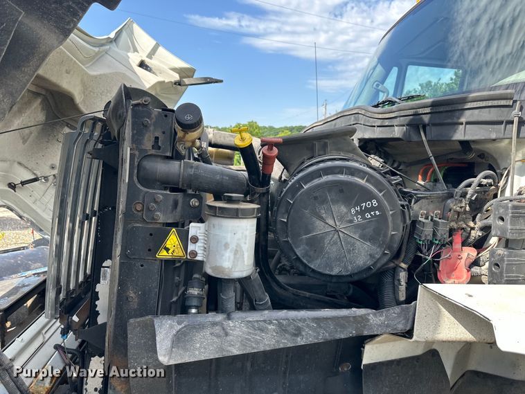 image for item DS4183 2011 International  Workstar  spreader truck