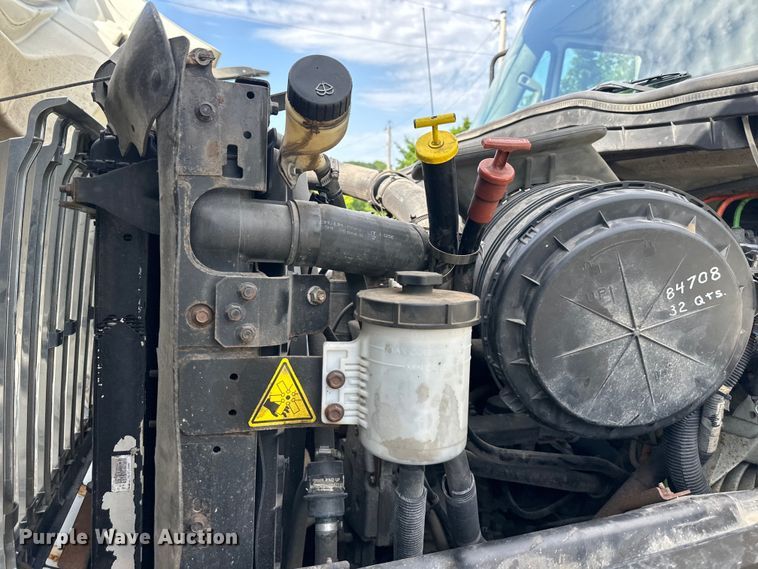 image for item DS4183 2011 International  Workstar  spreader truck