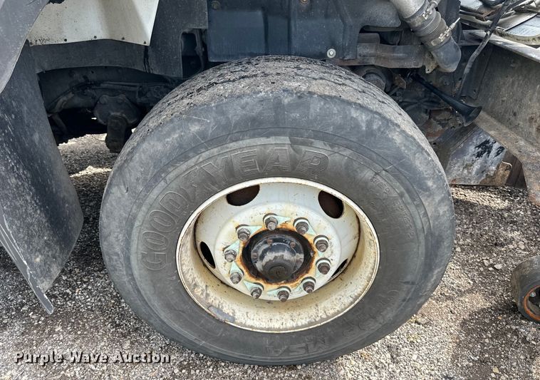 image for item DS4183 2011 International  Workstar  spreader truck