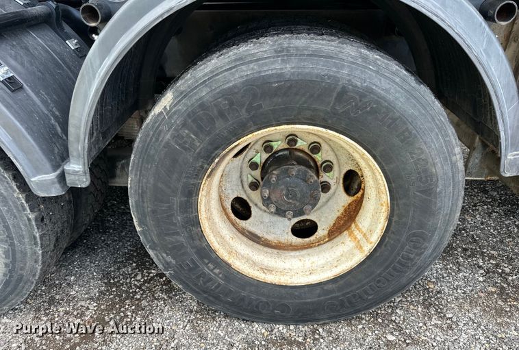 image for item DS4183 2011 International  Workstar  spreader truck