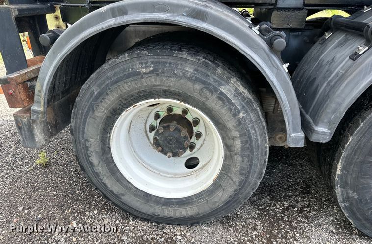 image for item DS4183 2011 International  Workstar  spreader truck