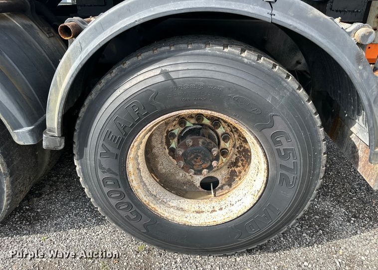 image for item DS4183 2011 International  Workstar  spreader truck