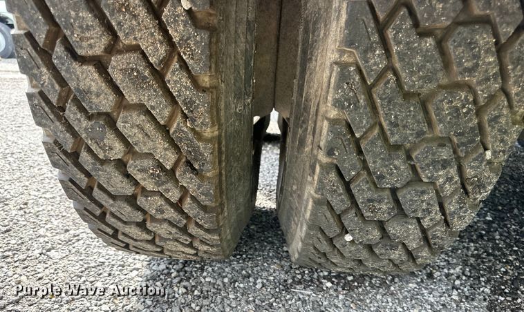 image for item DS4183 2011 International  Workstar  spreader truck