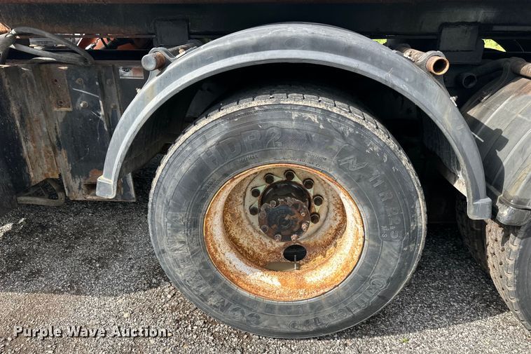 image for item DS4183 2011 International  Workstar  spreader truck