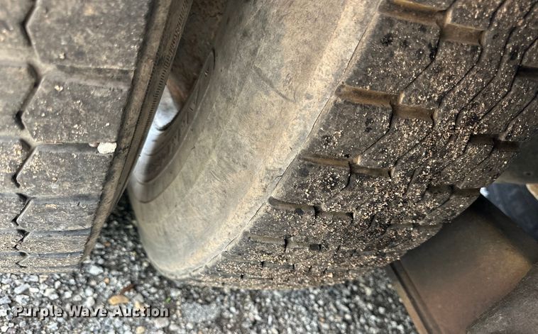 image for item DS4183 2011 International  Workstar  spreader truck