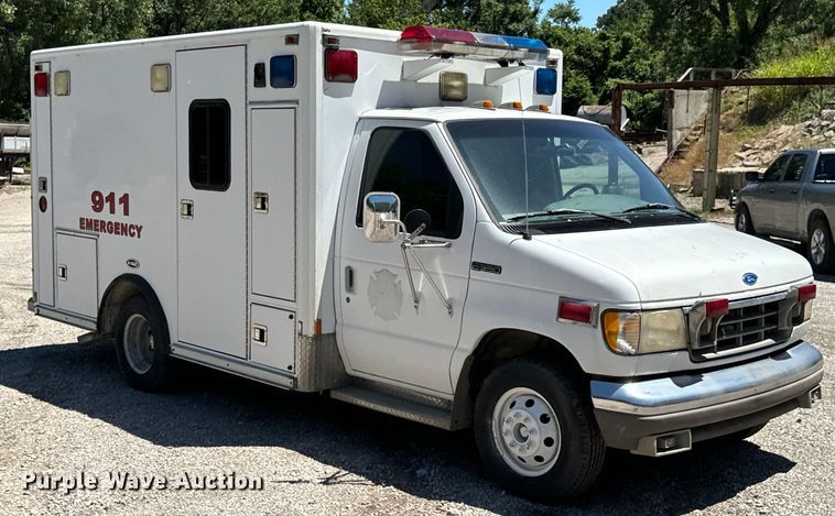 image for item DX0814 1995 Ford E350 ambulance