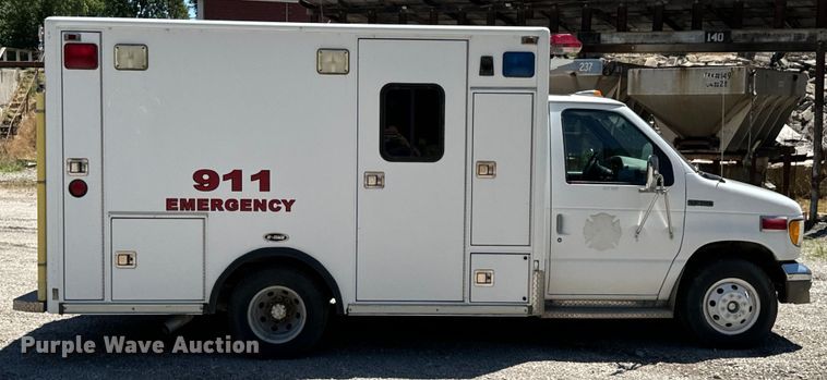 image for item DX0814 1995 Ford E350 ambulance