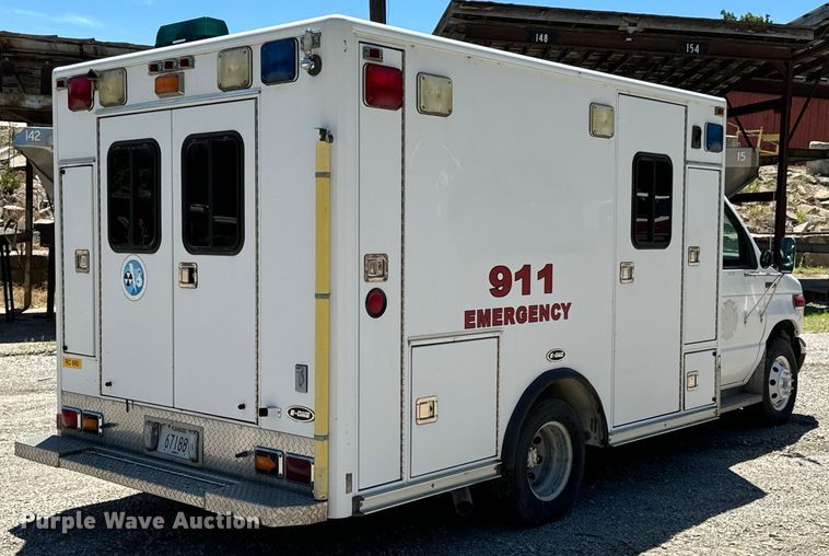 image for item DX0814 1995 Ford E350 ambulance