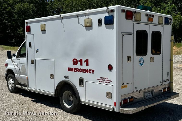 image for item DX0814 1995 Ford E350 ambulance