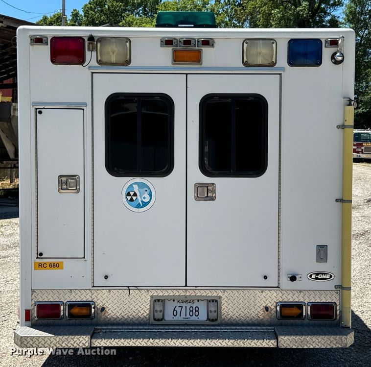 image for item DX0814 1995 Ford E350 ambulance