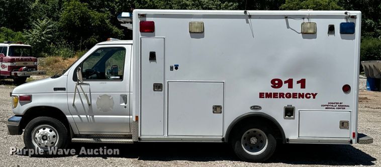 image for item DX0814 1995 Ford E350 ambulance