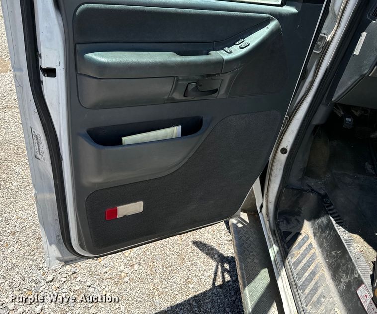 image for item DX0814 1995 Ford E350 ambulance