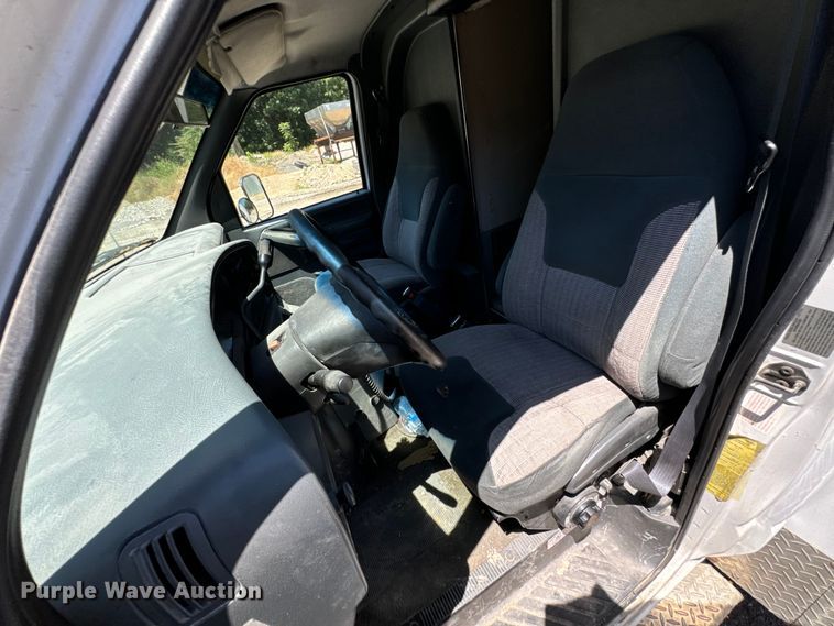 image for item DX0814 1995 Ford E350 ambulance