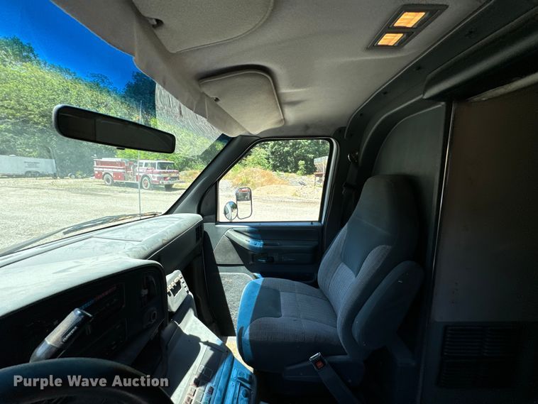 image for item DX0814 1995 Ford E350 ambulance