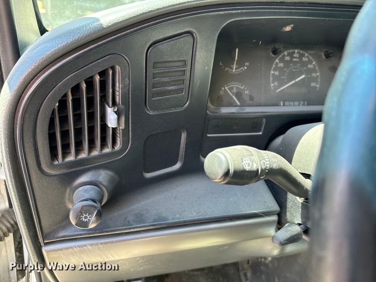 image for item DX0814 1995 Ford E350 ambulance