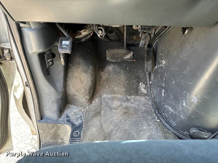 image for item DX0814 1995 Ford E350 ambulance