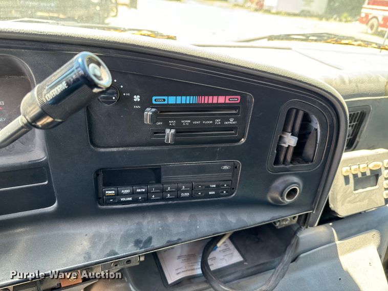 image for item DX0814 1995 Ford E350 ambulance