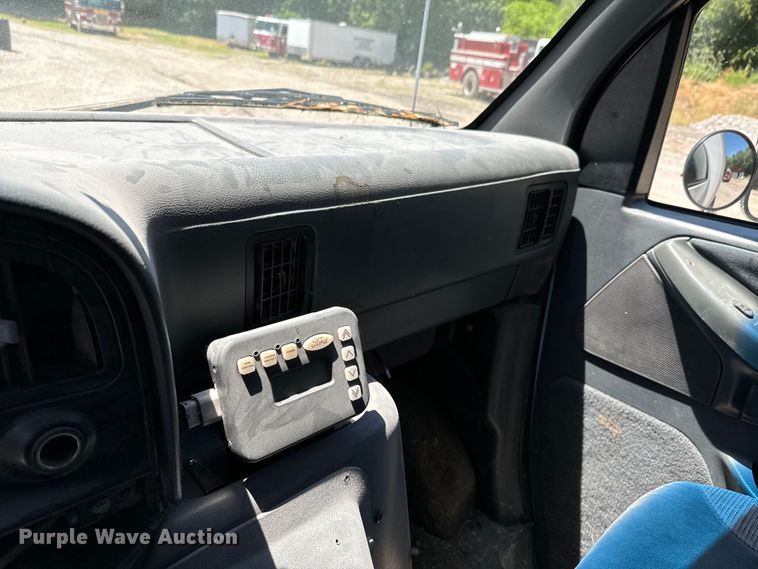 image for item DX0814 1995 Ford E350 ambulance