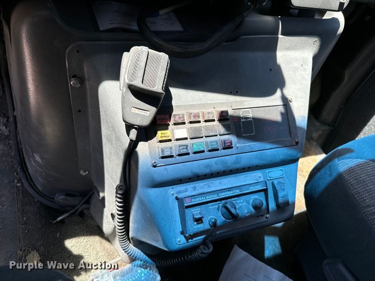 image for item DX0814 1995 Ford E350 ambulance