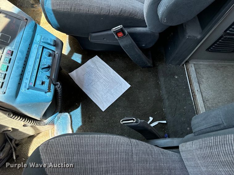 image for item DX0814 1995 Ford E350 ambulance