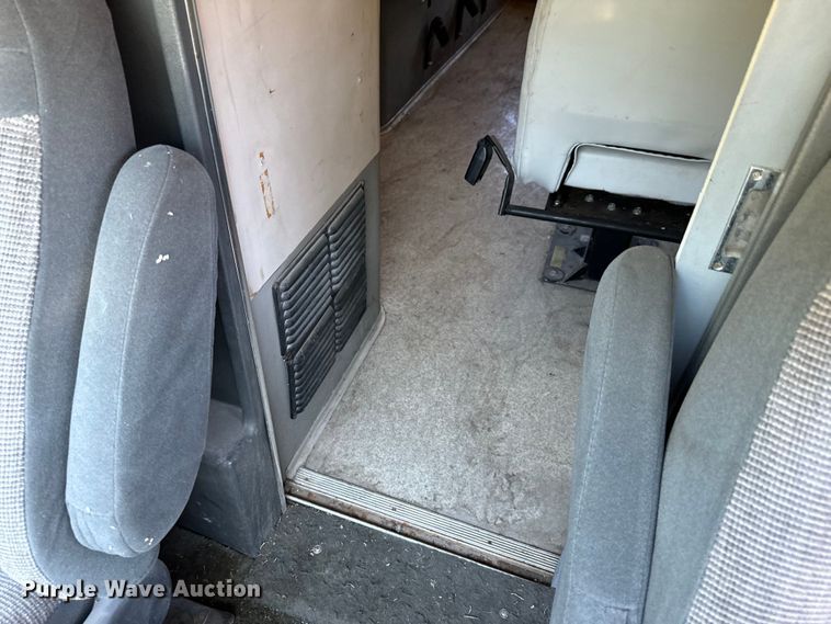 image for item DX0814 1995 Ford E350 ambulance